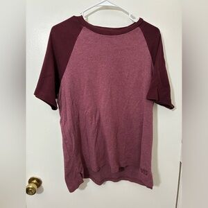 Levi's Maroon Regan t-shirt Size L